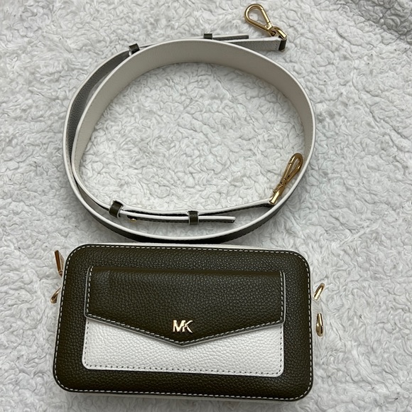 Michael Kors Handbags - 🎉MICHAEL KORS 🎉 mini crossbody